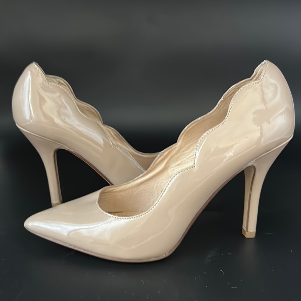 Nude Scalloped Detailed Pumps